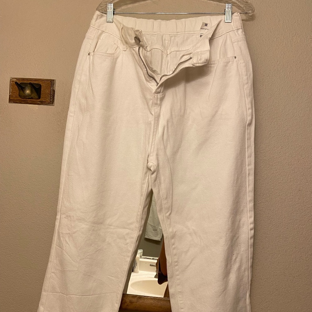 Brand: Jeans and other unknown brands. Size is XXL for the white and rest is L.